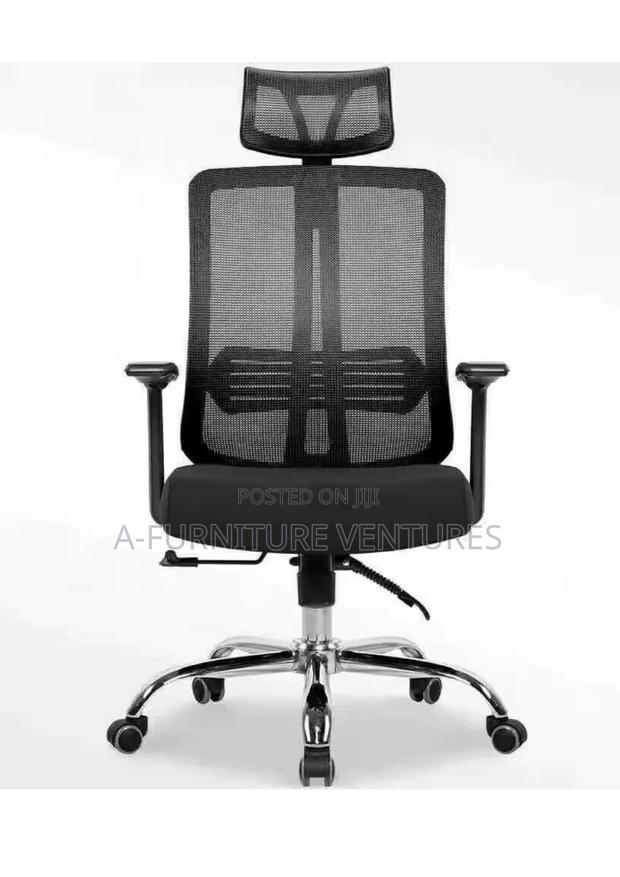 Orthopedic Swivel Mesh Chair · Photo 2