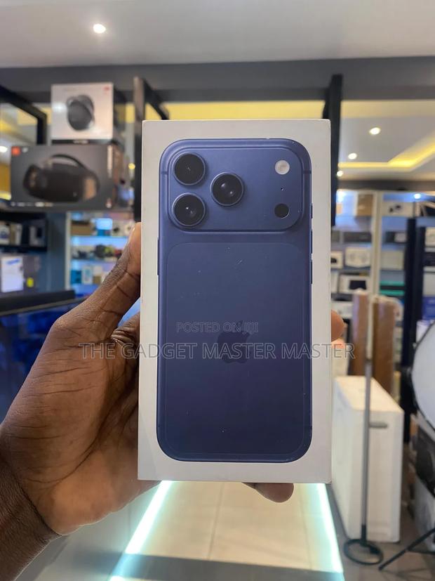 New Apple iPhone 17 Pro 256 GB Blue · Photo 1