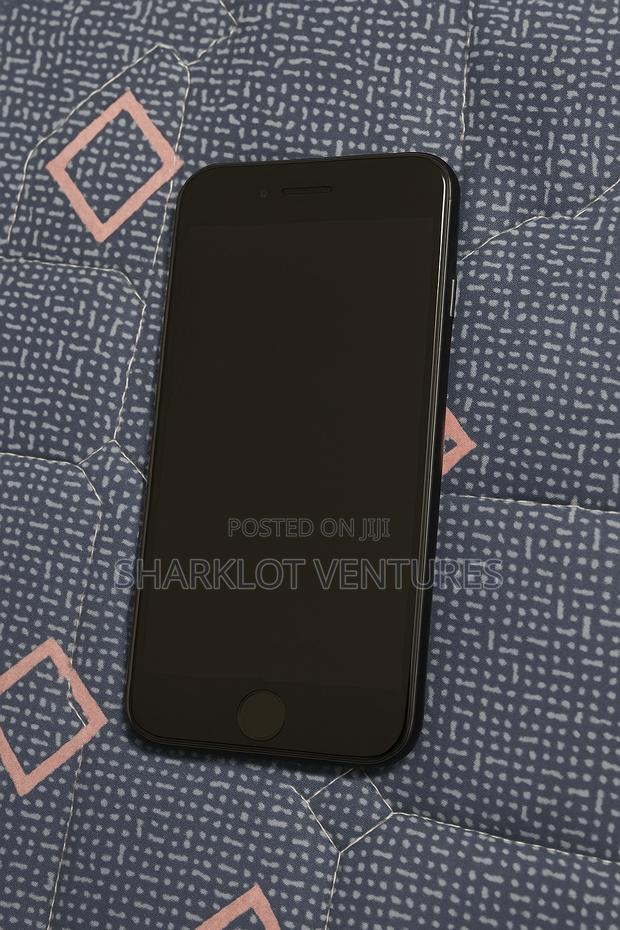 Apple iPhone SE (2020) 64 GB White photo 2