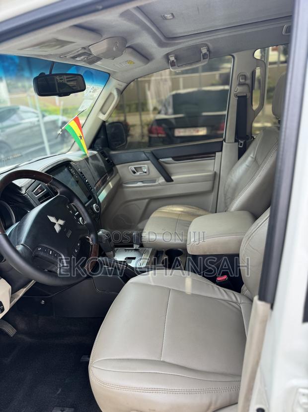 Mitsubishi Pajero 2012 White