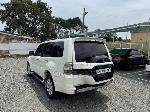 Mitsubishi Pajero 2012 White