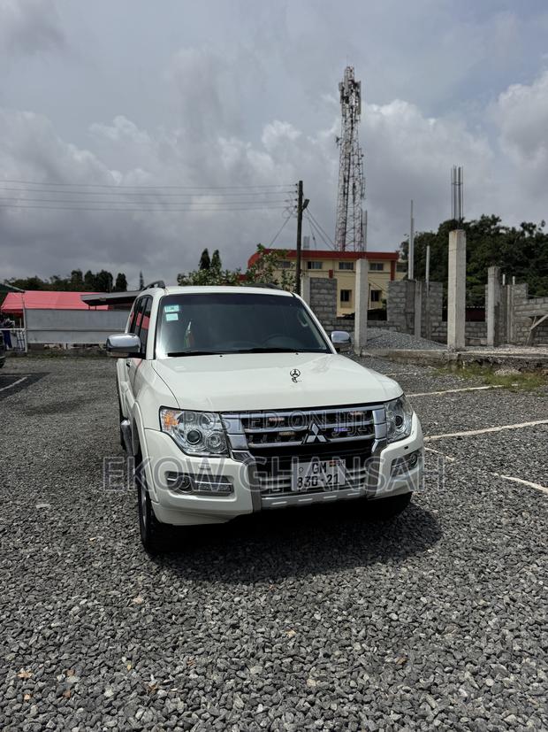 Mitsubishi Pajero 2012 White