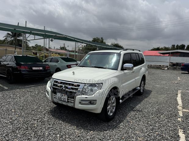 Mitsubishi Pajero 2012 White