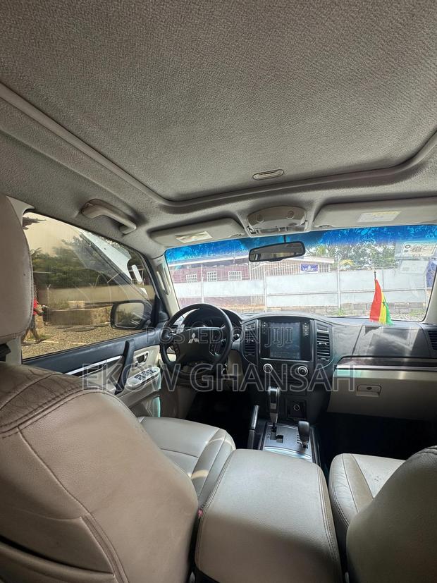 Mitsubishi Pajero 2012 White