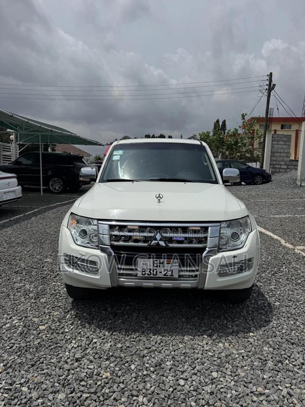 Mitsubishi Pajero 2012 White