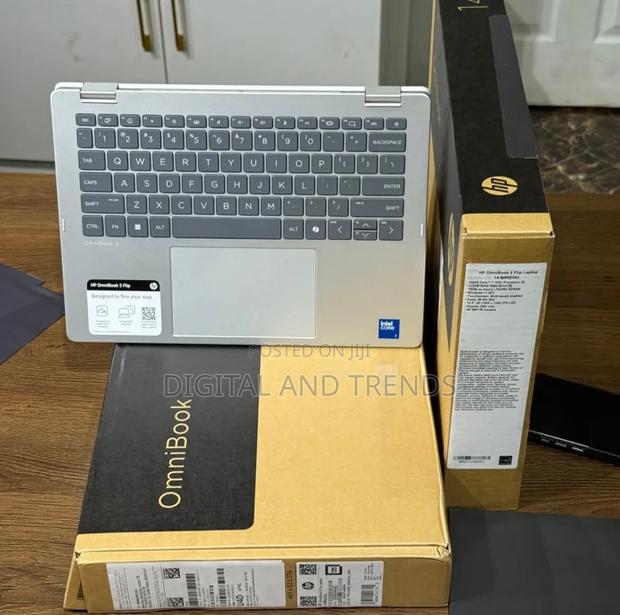 New Laptop HP OmniBook 5 Flip 8GB Intel Core I5 SSD 512GB