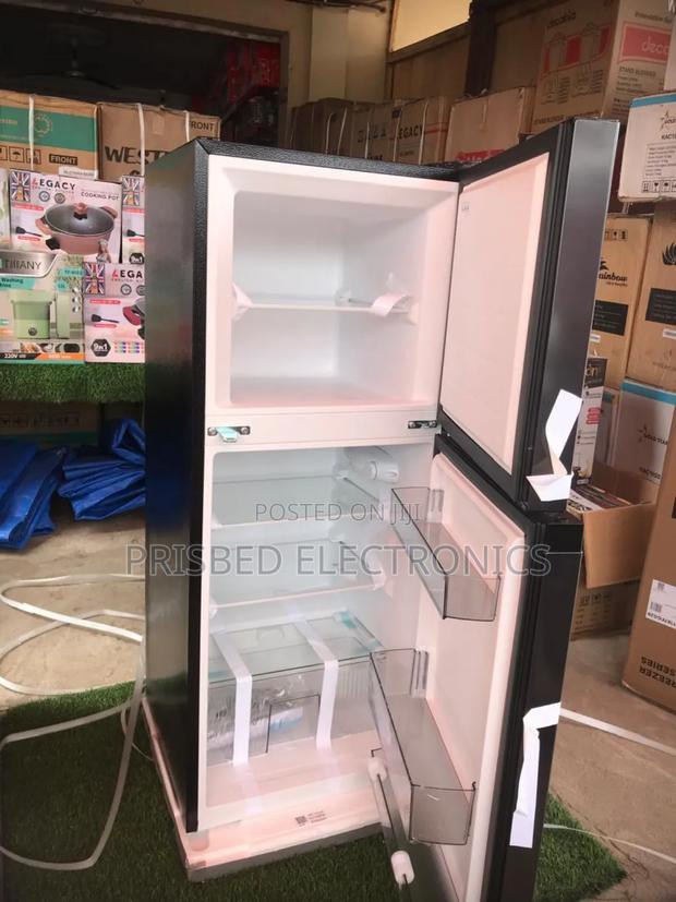 Midea Durable Double Door Fridge 127 Litres photo 6