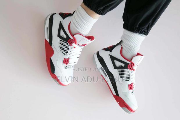 Off-white Air Jordan 4 Retro Sp "Sail" · Photo 4