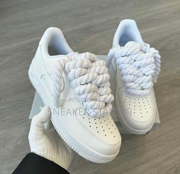 Nike Air Force 1 All White Big Laces · Photo 3