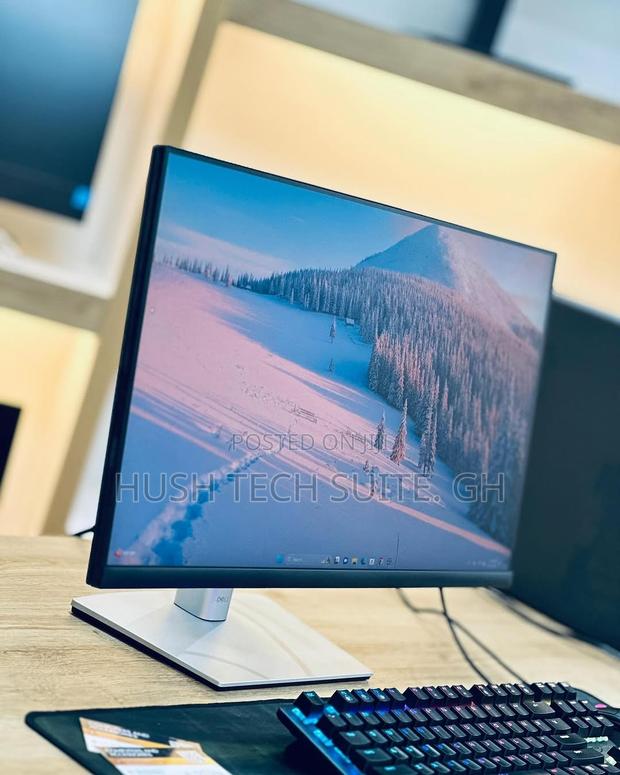 Dell 24” Type C Ips Edgeless Display Monitor photo 3
