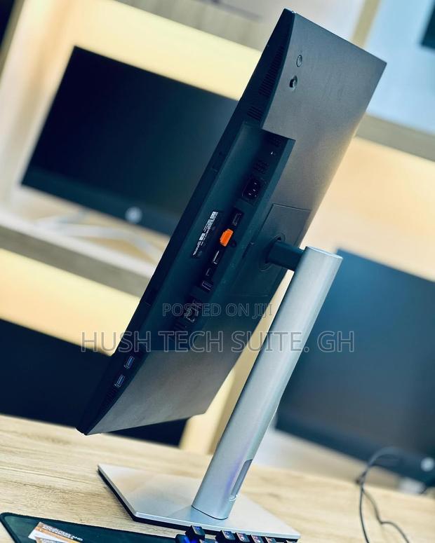Dell 24” Type C Ips Edgeless Display Monitor photo 5