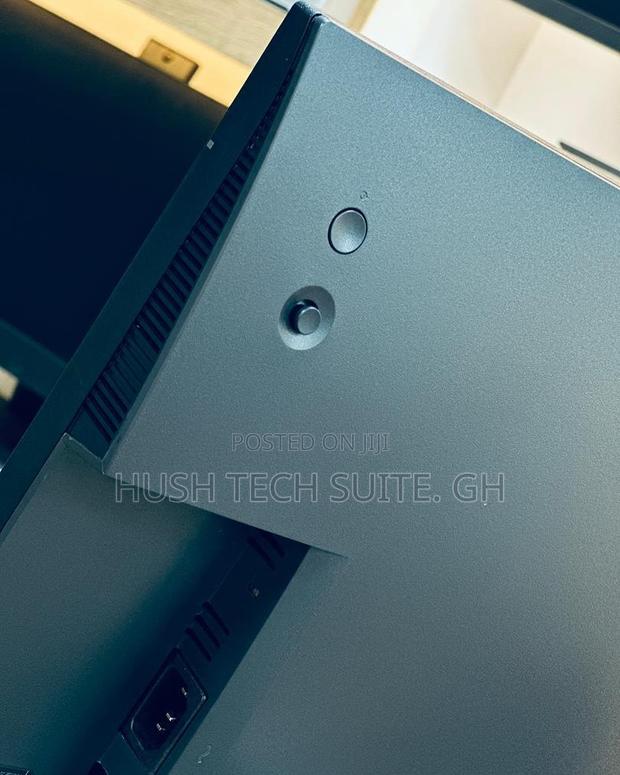 Dell 24” Type C Ips Edgeless Display Monitor photo 6