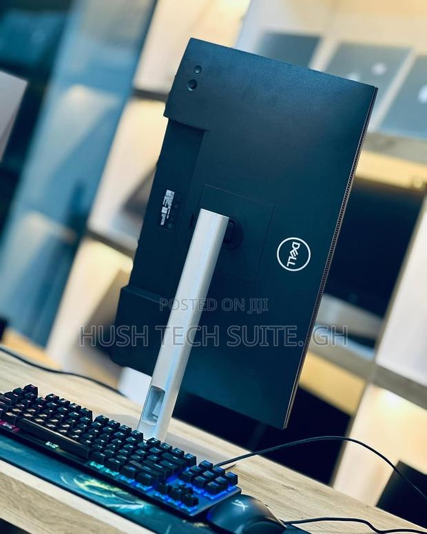 Dell 24” Type C Ips Edgeless Display Monitor photo 7