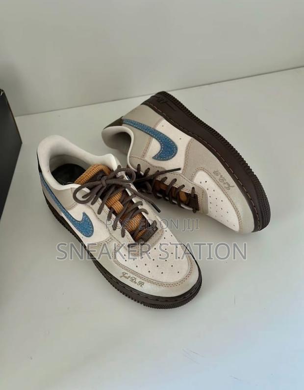 Nike Air Force 1 Peace & Love · Photo 3
