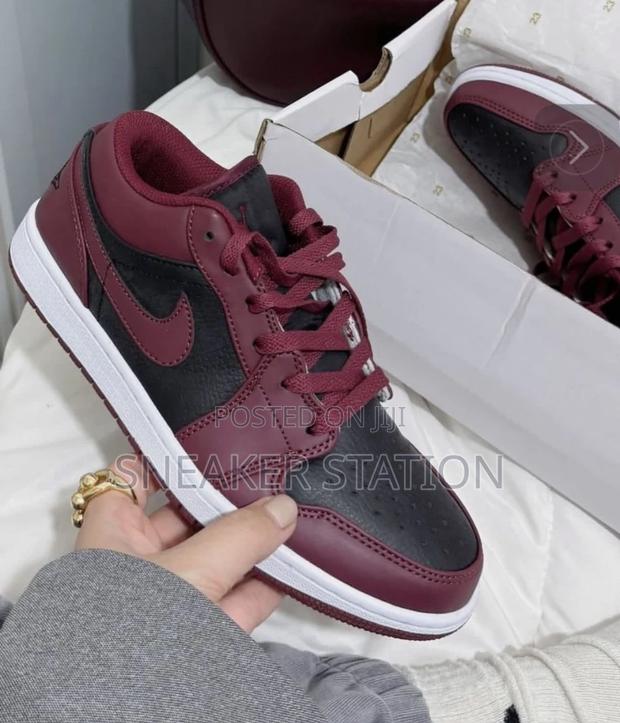 Air Jordan Retro 1 Dark Beetroot · Photo 4