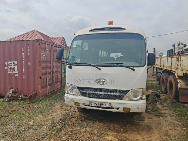 Hyundai County 2018 White