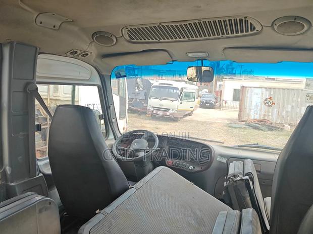 Hyundai County 2018 White photo 5