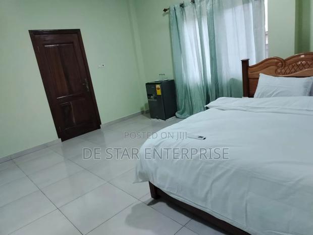 Furnished 6bdrm House in Sakumono for rent photo 7