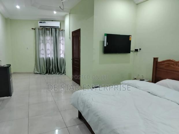 Furnished 6bdrm House in Sakumono for rent photo 8