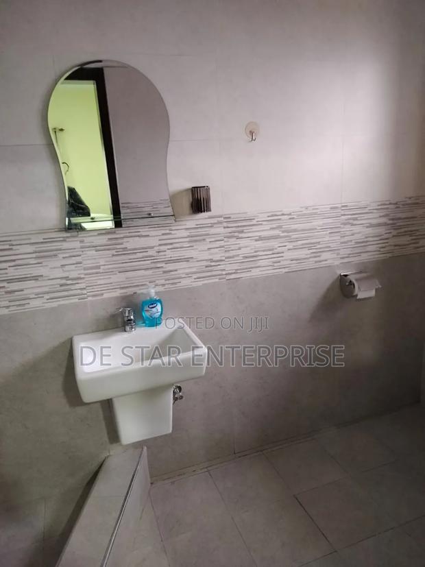 Furnished 6bdrm House in Sakumono for rent photo 13