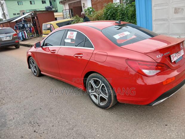 Mercedes-Benz C250 2018 Red · Photo 2