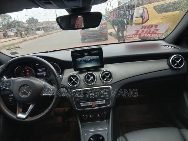 Mercedes-Benz C250 2018 Red · Photo 3