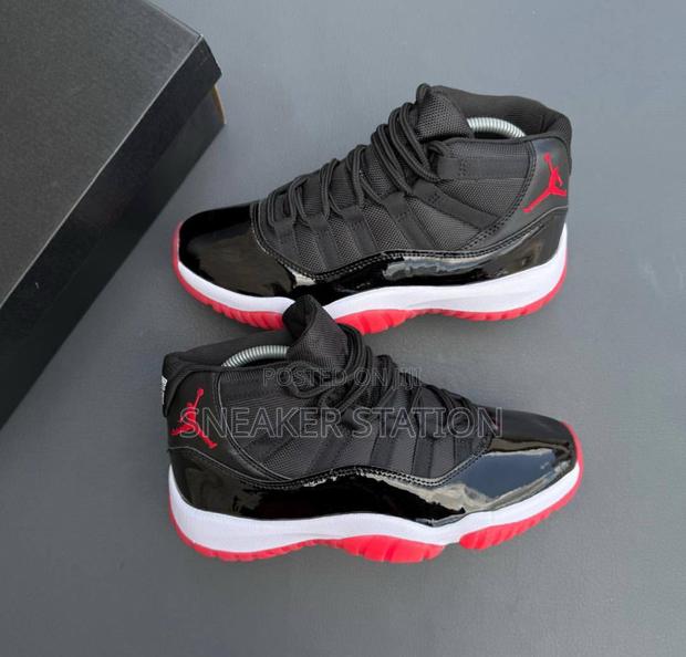 Air Jordan Retro 4 Black/Red · Photo 3
