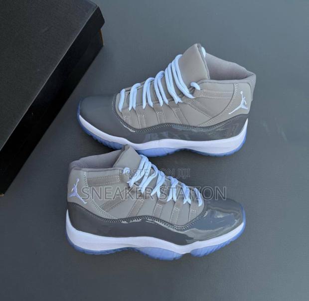 Air Jordan Retro 11 Cool Grey · Photo 4