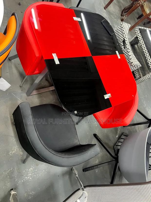 Red and Black Design Finish Tempered Glass Dining Set · Photo 4