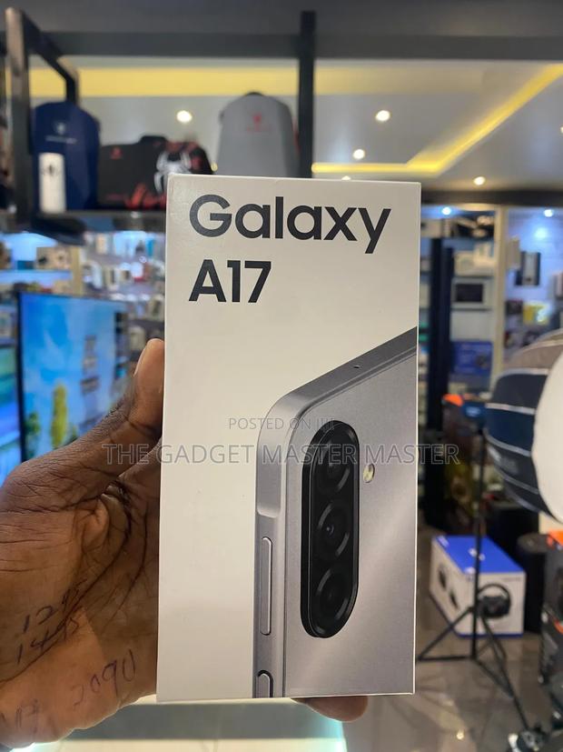 New Samsung Galaxy A17 128 GB Gray · Photo 2