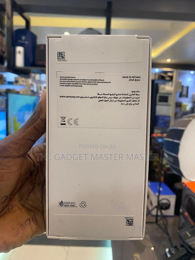 New Samsung Galaxy A17 128 GB Gray · Photo 3