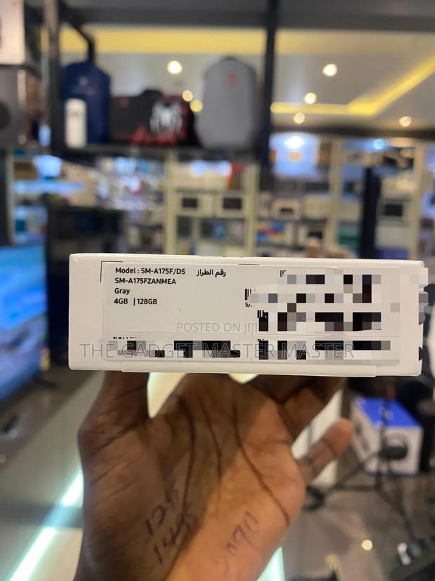 New Samsung Galaxy A17 128 GB Gray · Photo 1