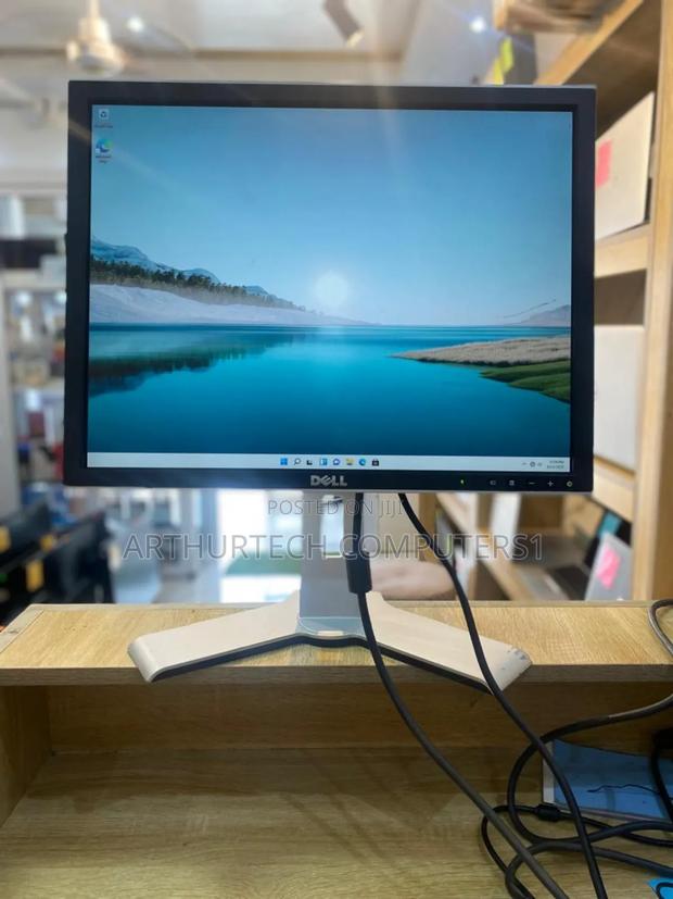 Dell Ultra Sharp Monitor · Photo 4