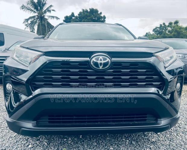 Toyota RAV4 XLE Premium 2021 Black