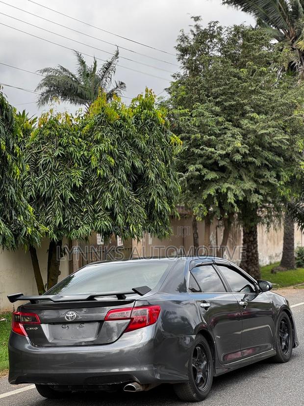 Toyota Camry SE Sport 4dr Sedan w/Prod. End 11/13 (2.5L 4cyl 6A) 2014