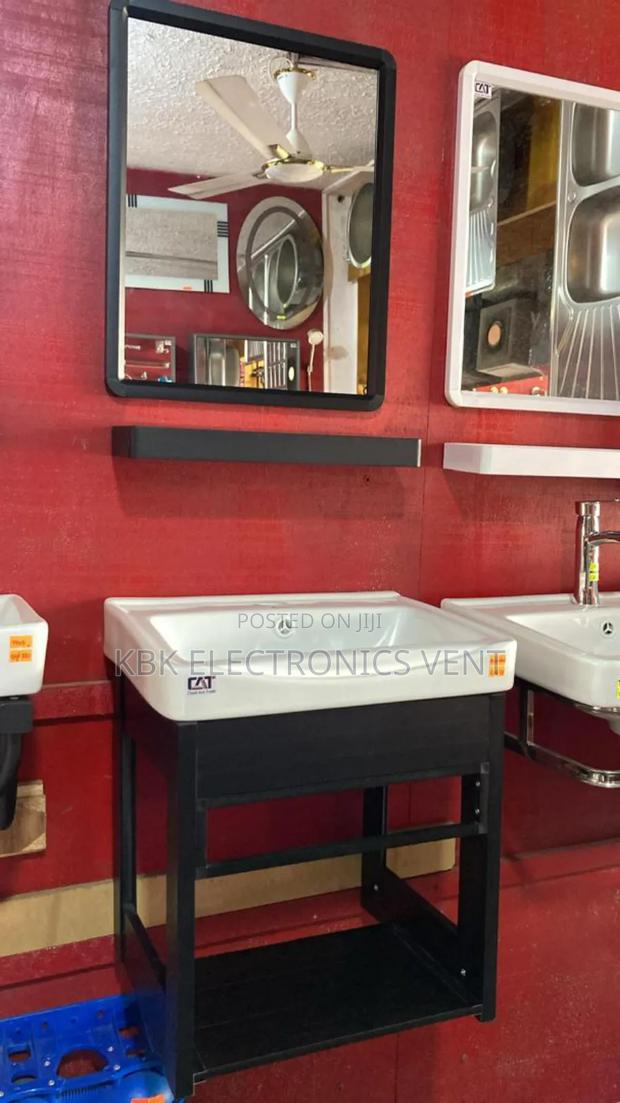 Hand Wash Basin With Mirror · Photo 2