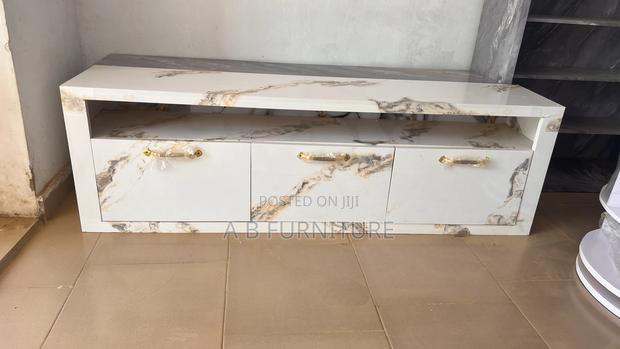 5 Ft Tv Stand · Photo 4