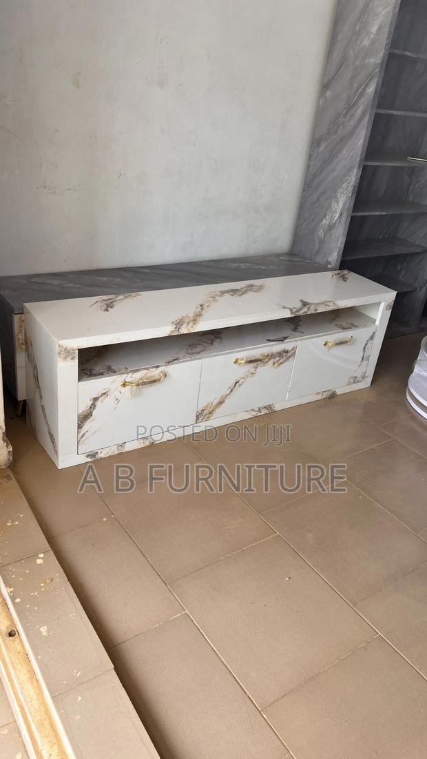 5 Ft Tv Stand · Photo 3