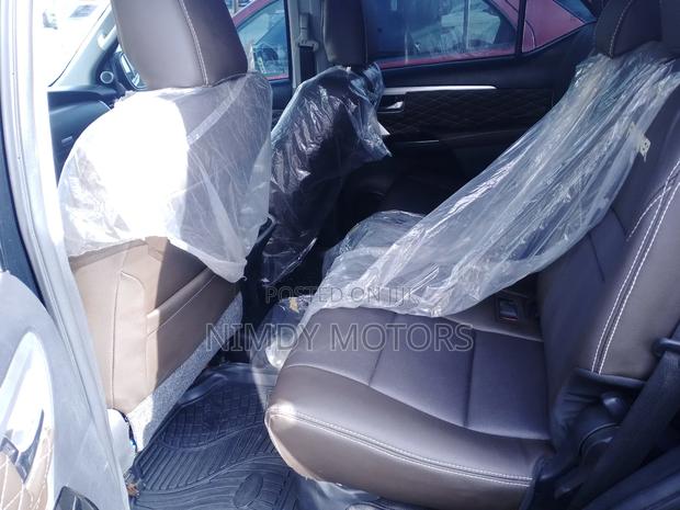 Toyota Fortuner 2018 Black photo 4