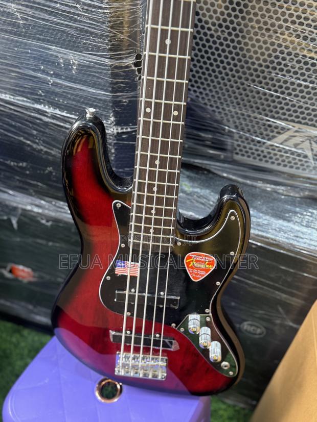 Passive Bass Guitar · Photo 3