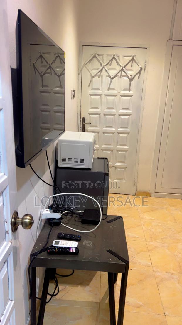 Super Comfy Studio + Starlink Wifi + Generator+ Self Catering+ DSTV photo 4