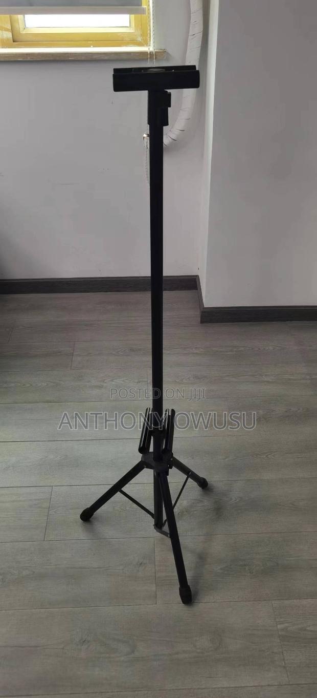 Tripod Poster Stand · Photo 1
