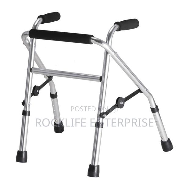 Pediatric Walking Frame Without Wheels · Photo 3
