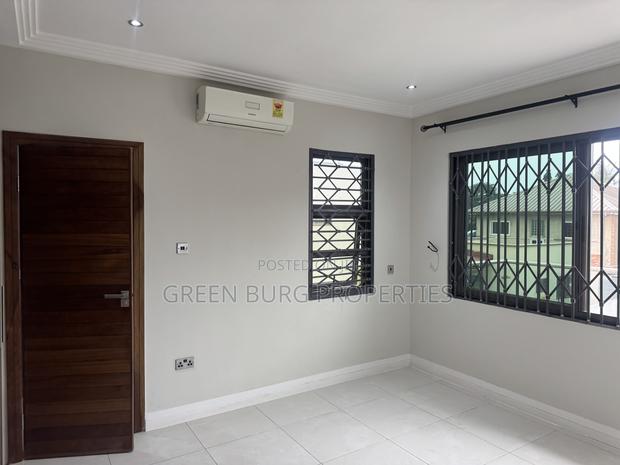 3bdrm Townhouse/Terrace in East Legon for sale photo 14