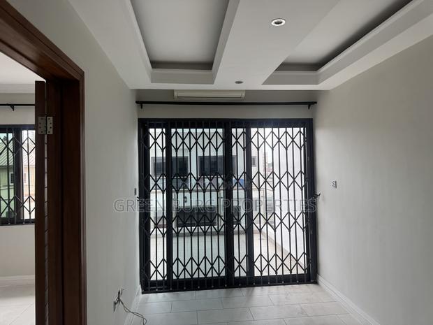 3bdrm Townhouse/Terrace in East Legon for sale photo 5