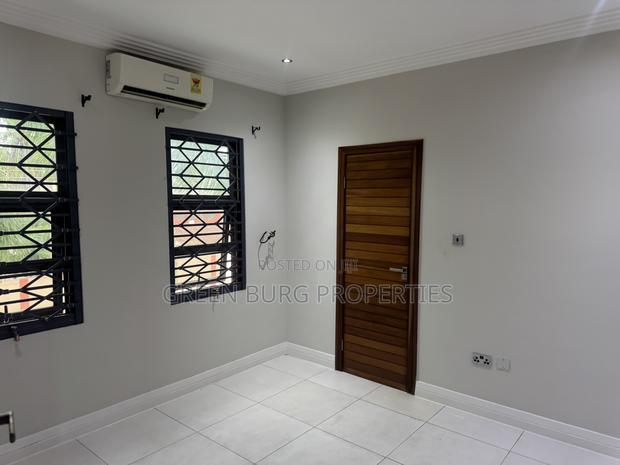 3bdrm Townhouse/Terrace in East Legon for sale photo 7