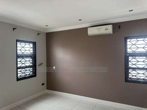 3bdrm Townhouse/Terrace in East Legon for sale photo 16