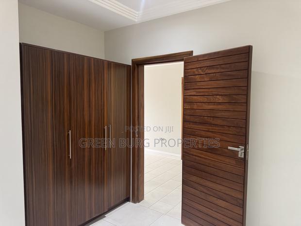 3bdrm Townhouse/Terrace in East Legon for sale photo 8