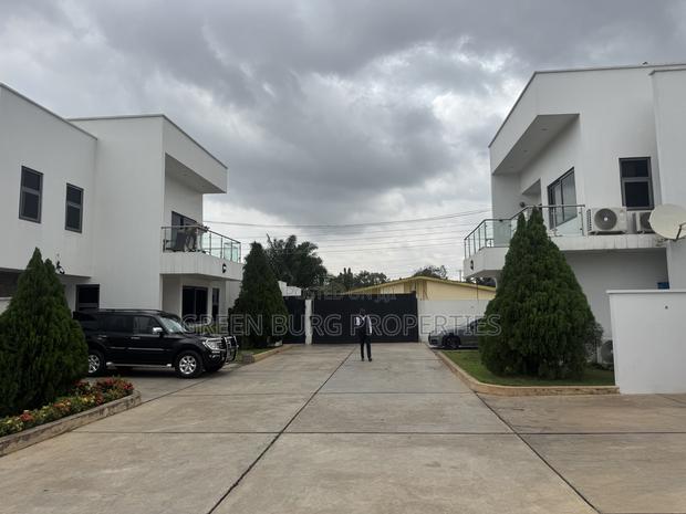 3bdrm Townhouse/Terrace in East Legon for sale photo 4