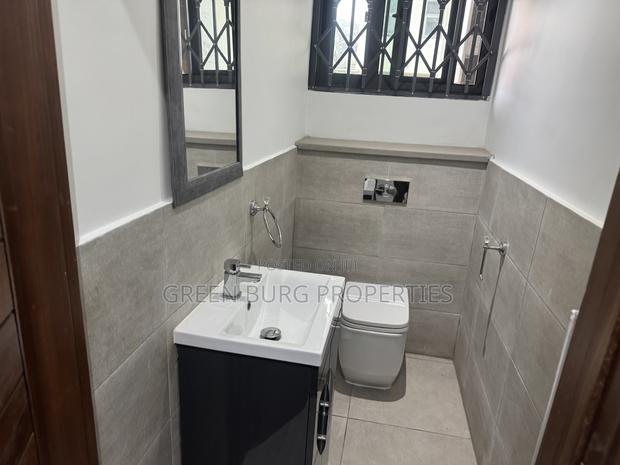 3bdrm Townhouse/Terrace in East Legon for sale photo 15